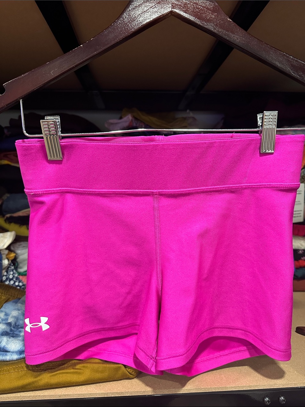 Under Armour Women’s Hot Pink Performance Shorts medium gym trainer